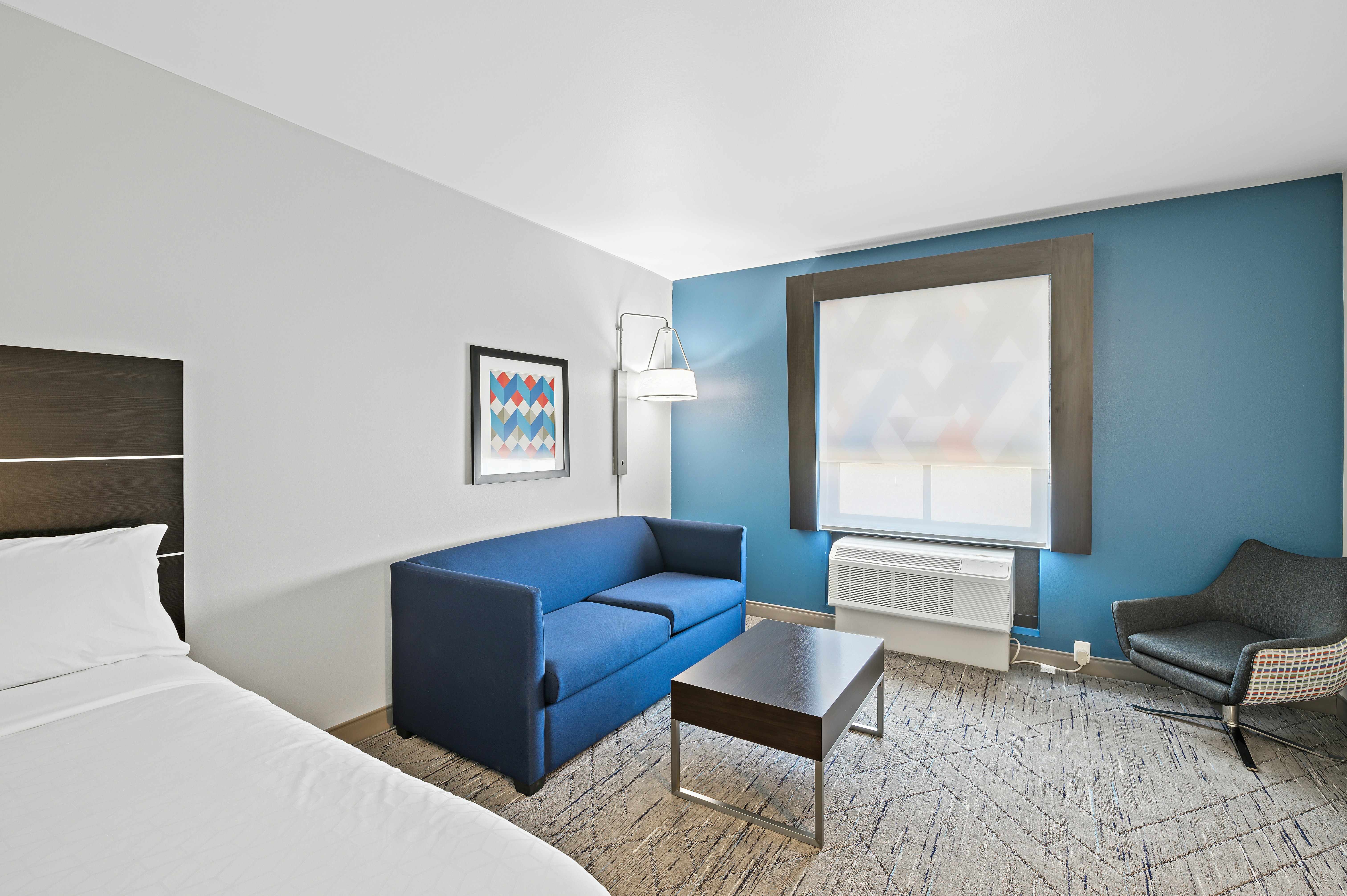 Holiday Inn Express & Suites White Hall 48/72