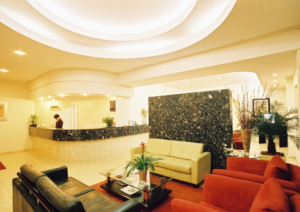 Eston Hotel 3/38