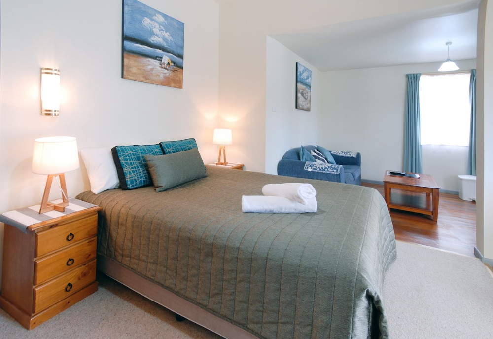 Riverview Boutique Motel 9/48