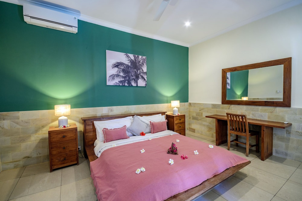 Kelapa Luxury Villas 64/80