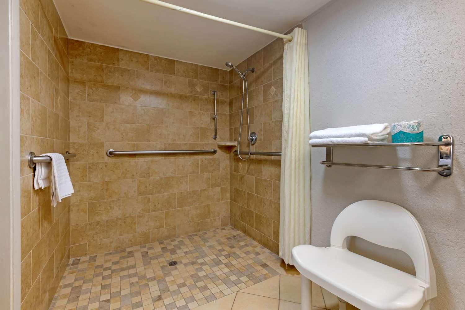 غرفة بسرير كينج للمدخنين لذوي الإعاقة، Best Western Inn of Palatka 8/8