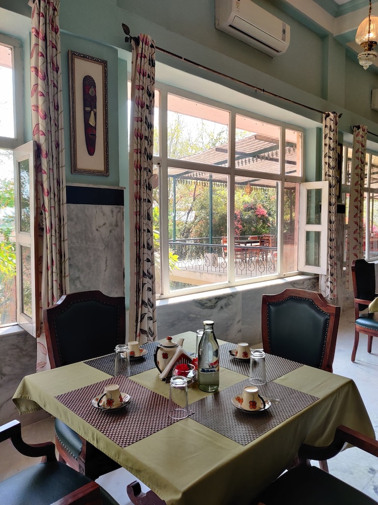 Umaid Lake Palace 36/50