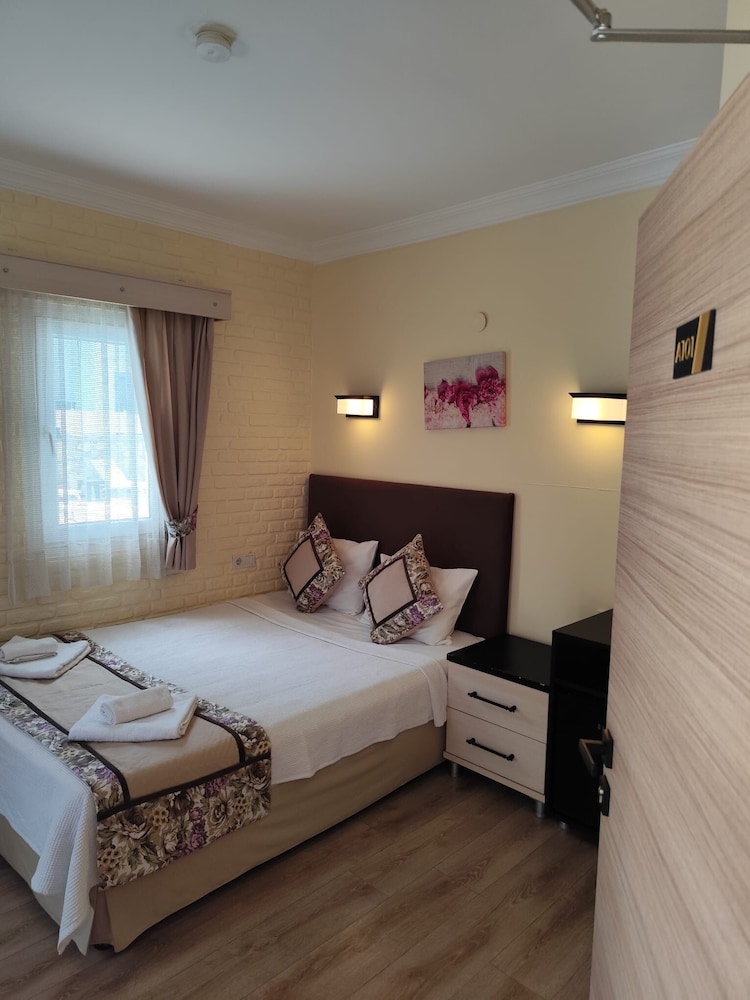 Canna Garden Hotel 14/47