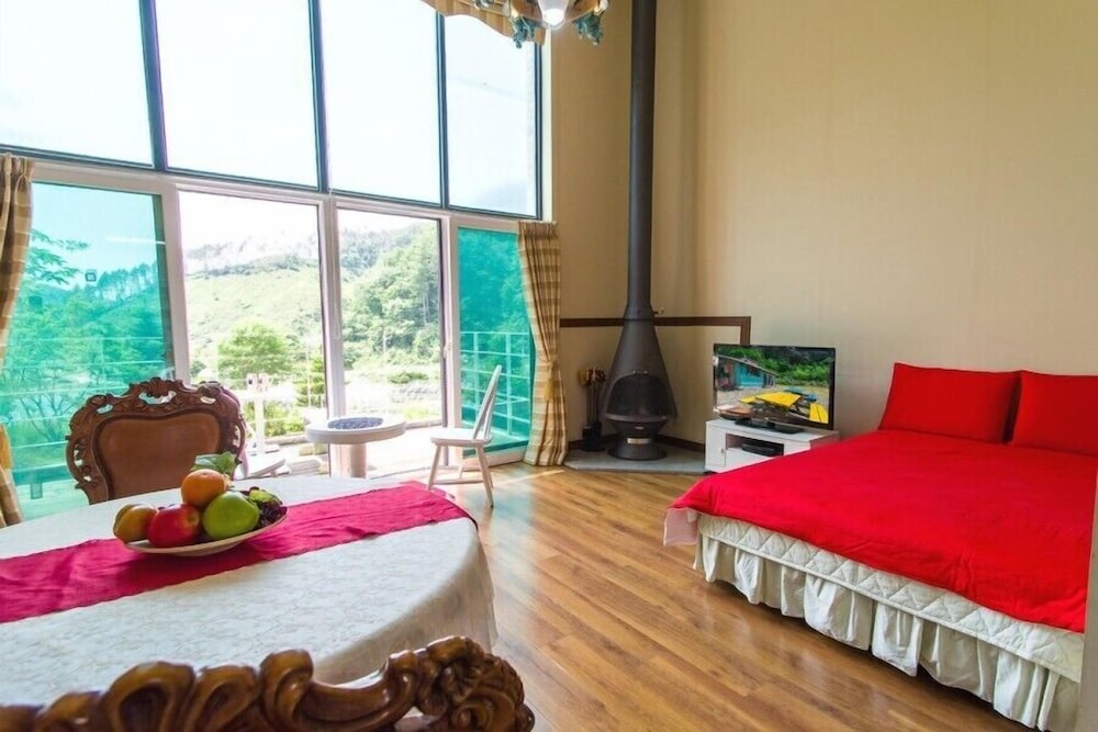 Peongcang Sunny Junny Pension 32/50