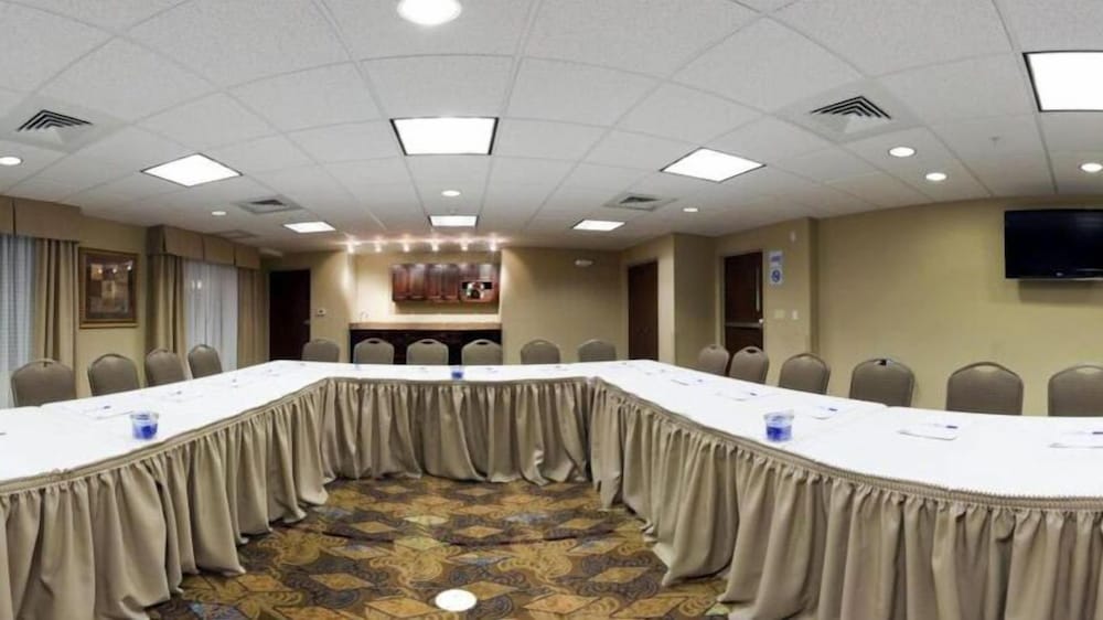 Holiday Inn Express Hotel And Suites Lander 49/50