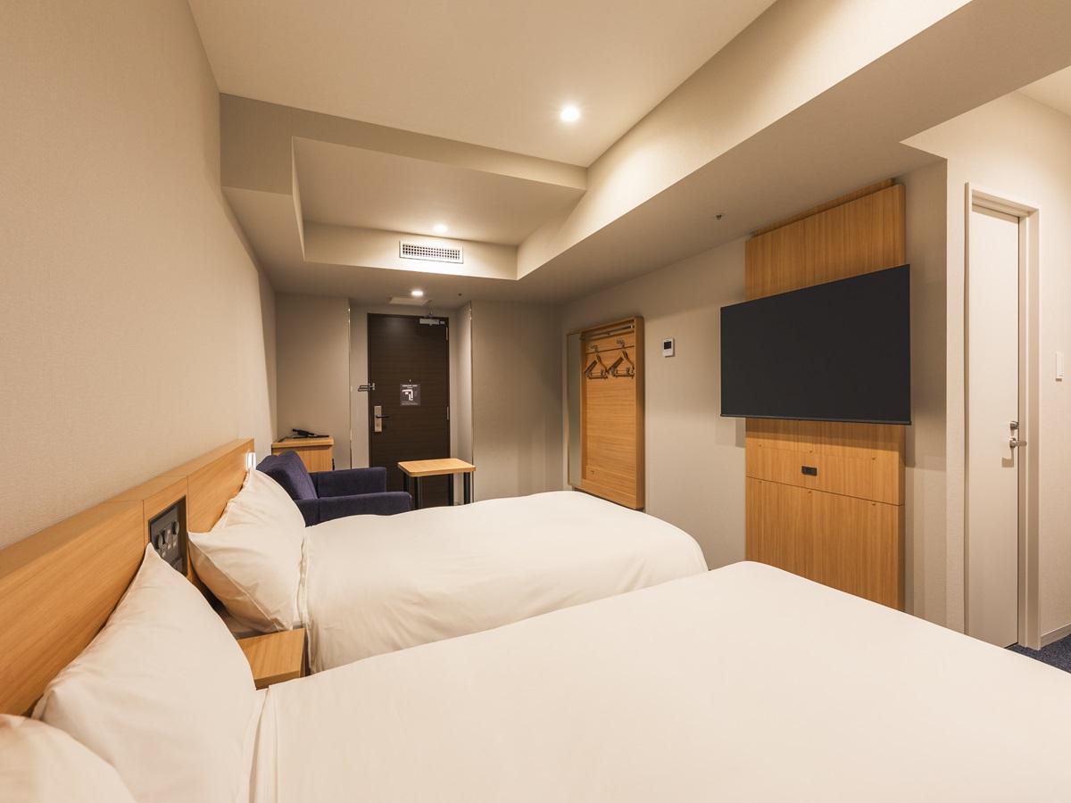 Relax, Twin Beds