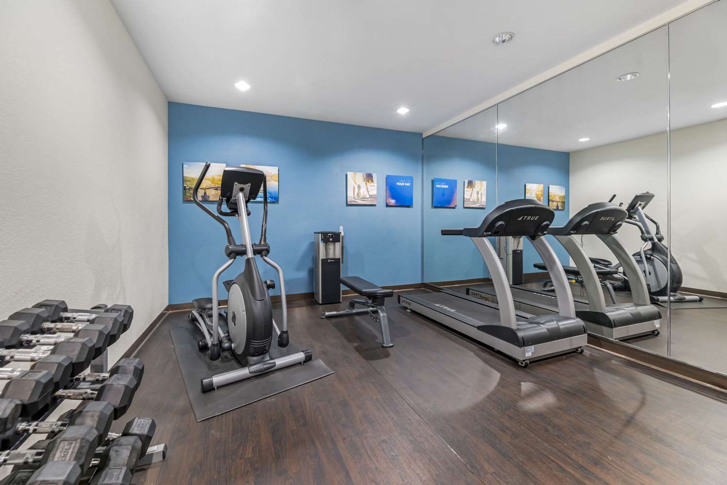 Comfort Suites Lake Geneva East 25/46