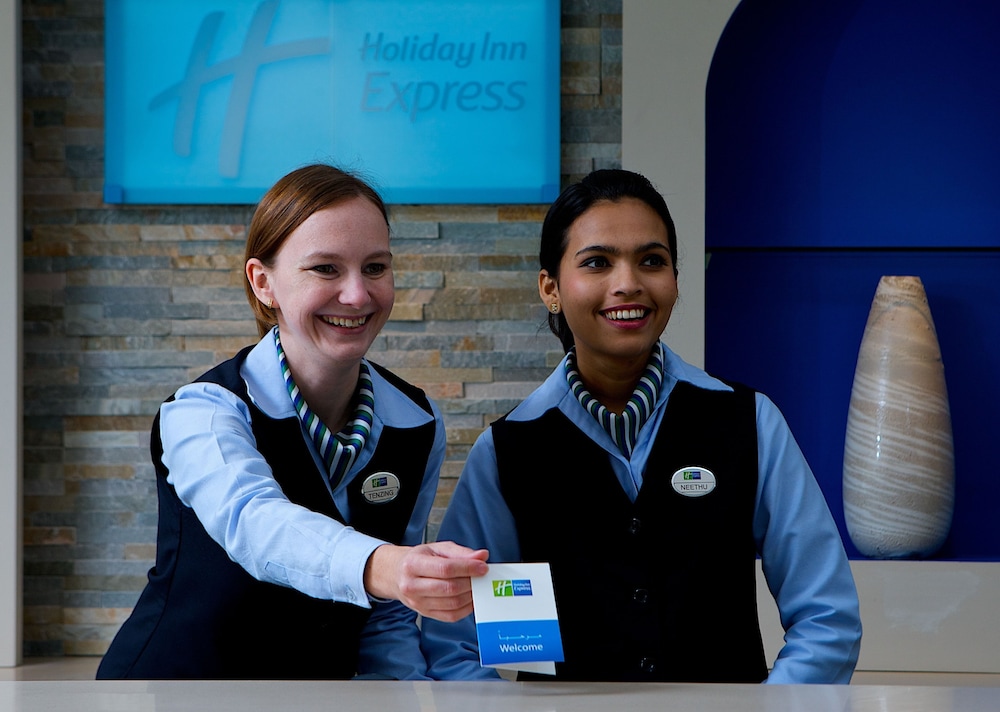 Holiday Inn Express Dubai Airport 6/44