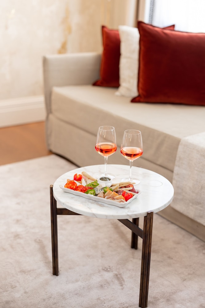 Castellano Hotel & Suites 47/63