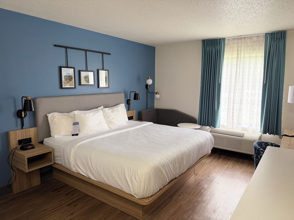 Standard, King Bed
