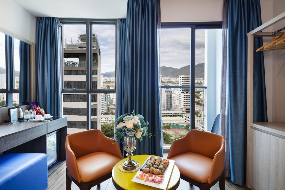 Aaron Hotel 56/69