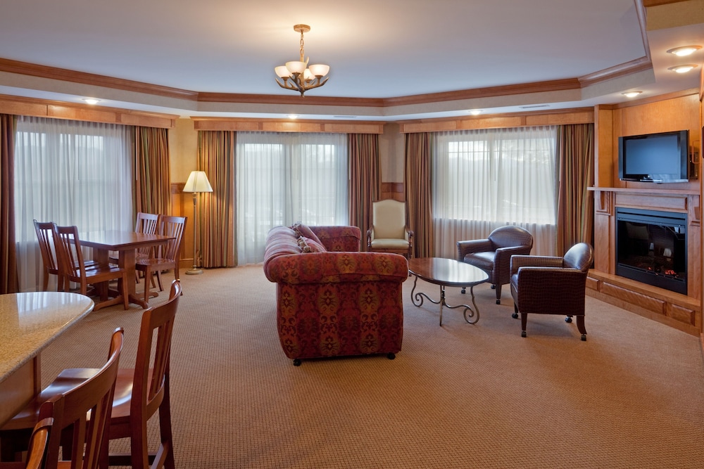 Crowne Plaza Lake Placid 39/67