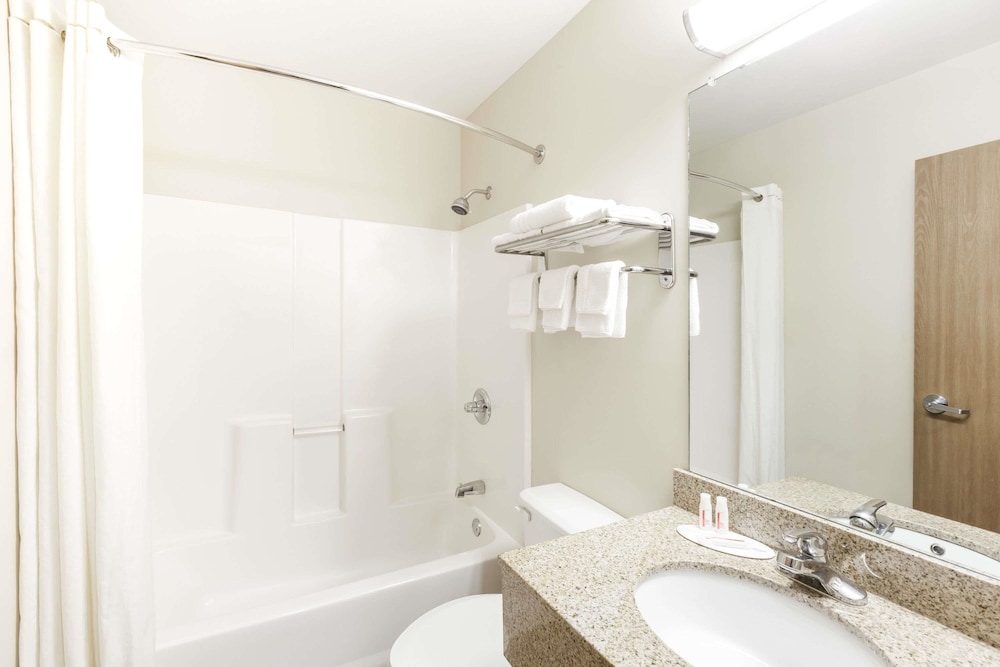 Super 8 by Wyndham Liverpool/Clay/Syracuse Area 19/21