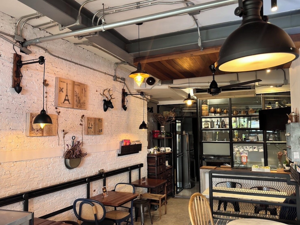 Chernchan Hostel 34/37