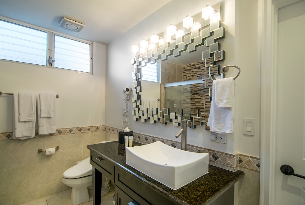 2 Bedrooms, Condo, King and Twin Beds, Ocean Front, 2 Bathrooms, Sofa، Waikiki Shore by OUTRIGGER 5/5