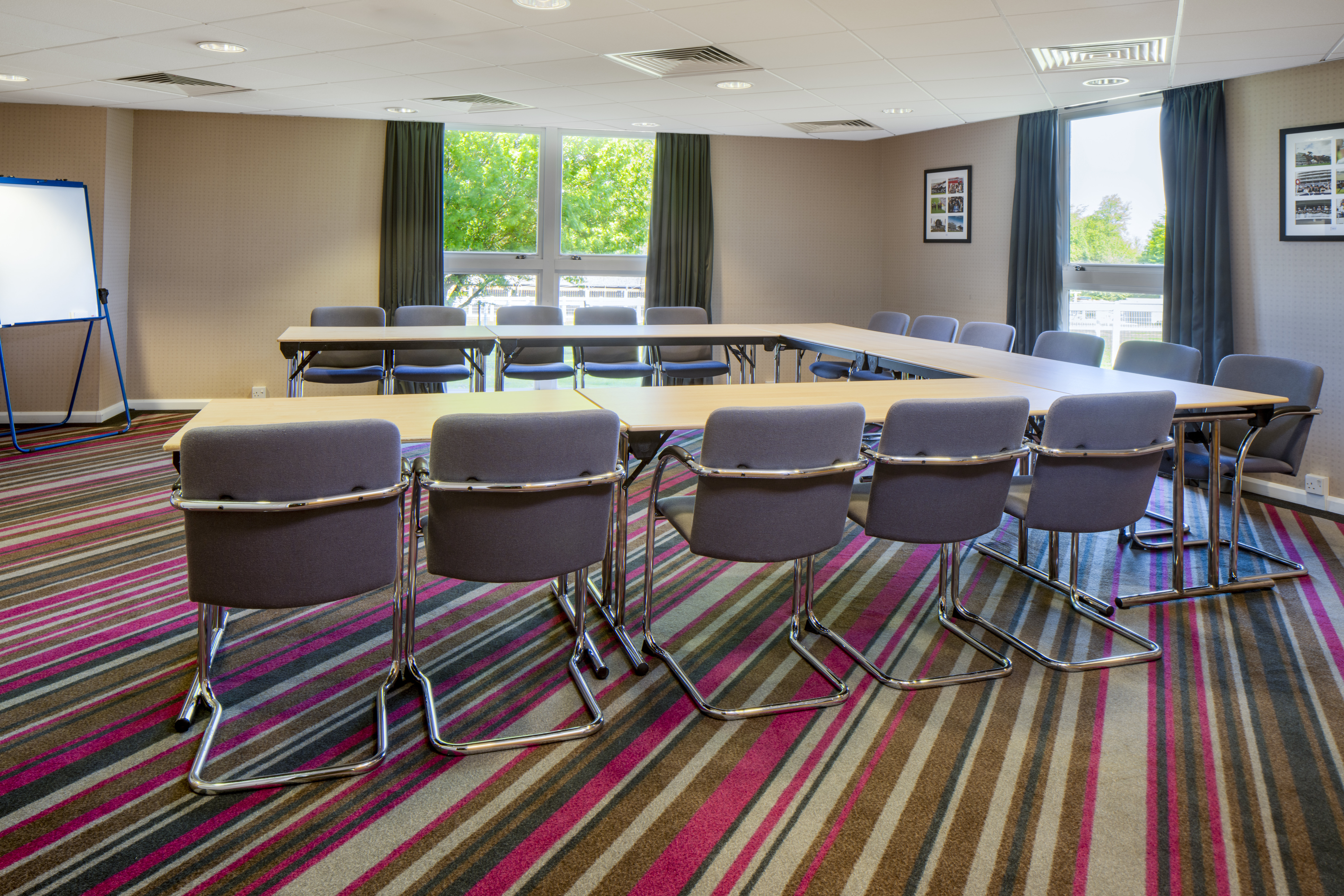 Holiday Inn Express London Epsom Downs 57/69