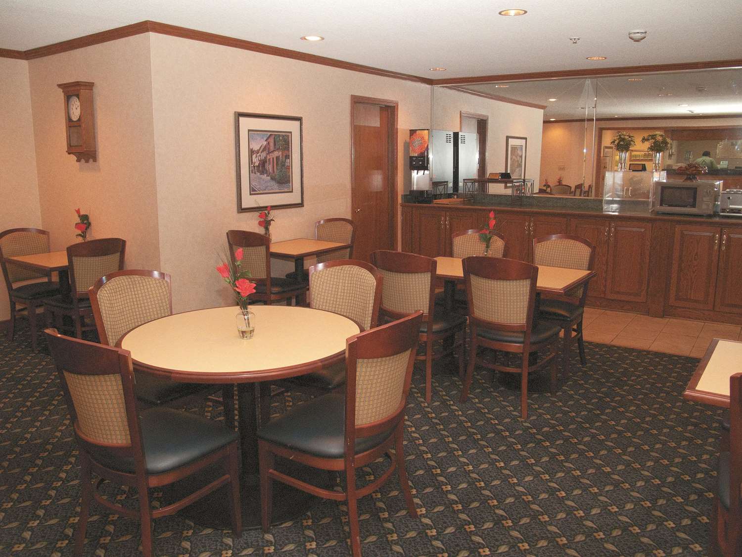 La Quinta Inn and Suites by Wyndham Cincinnati North 28/38