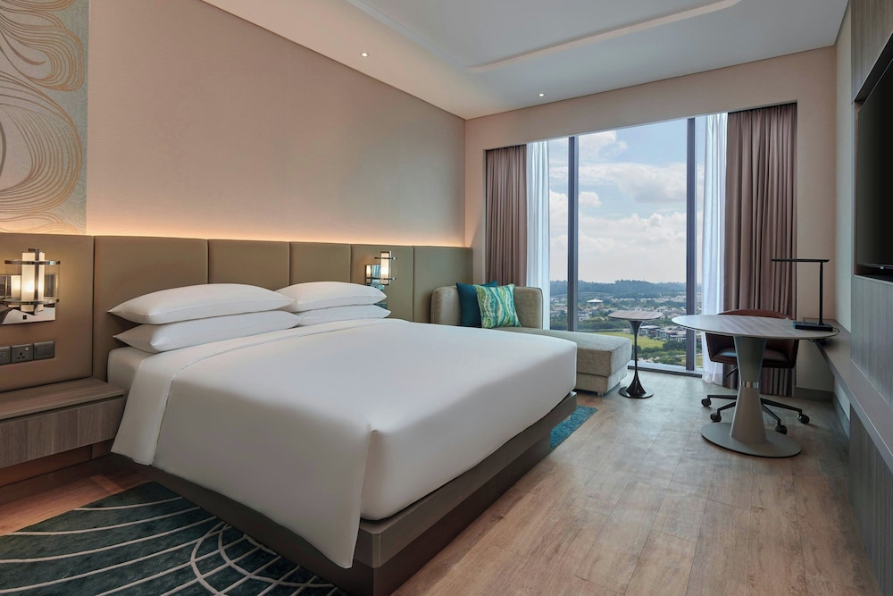 ROOM, KING BED