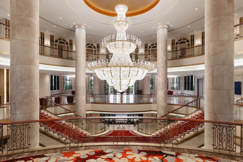Sheraton Grand Danang Beach Resort and Spa 34/47