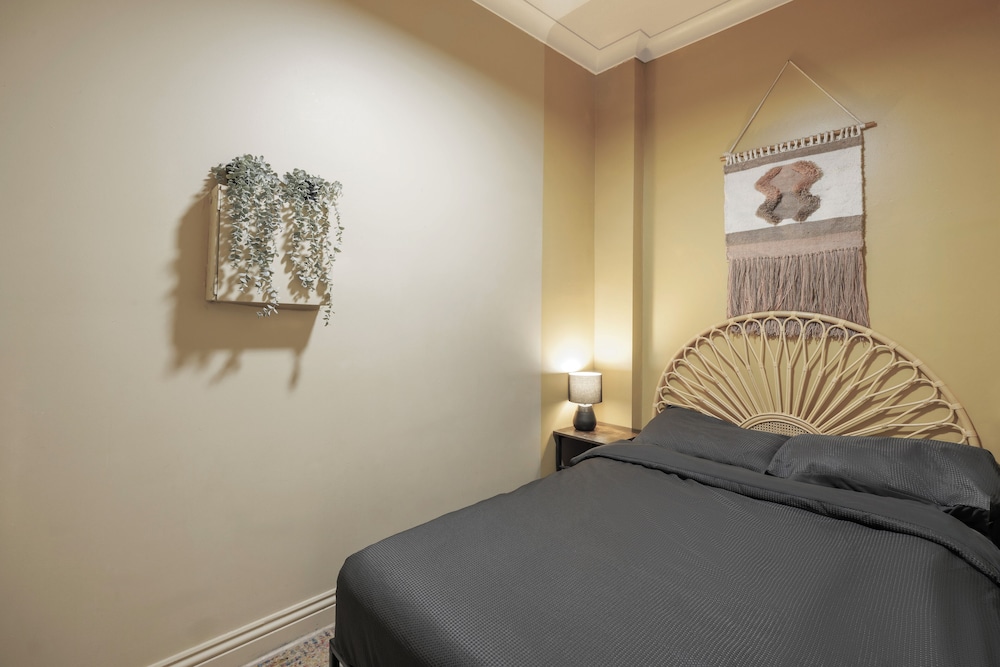 ECONOMY, DOUBLE BED