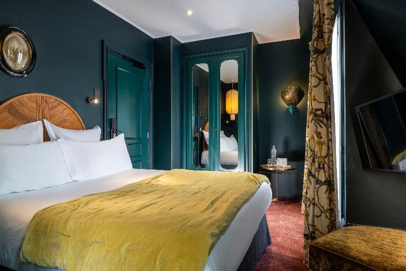 Boudoir, 2 Double Beds