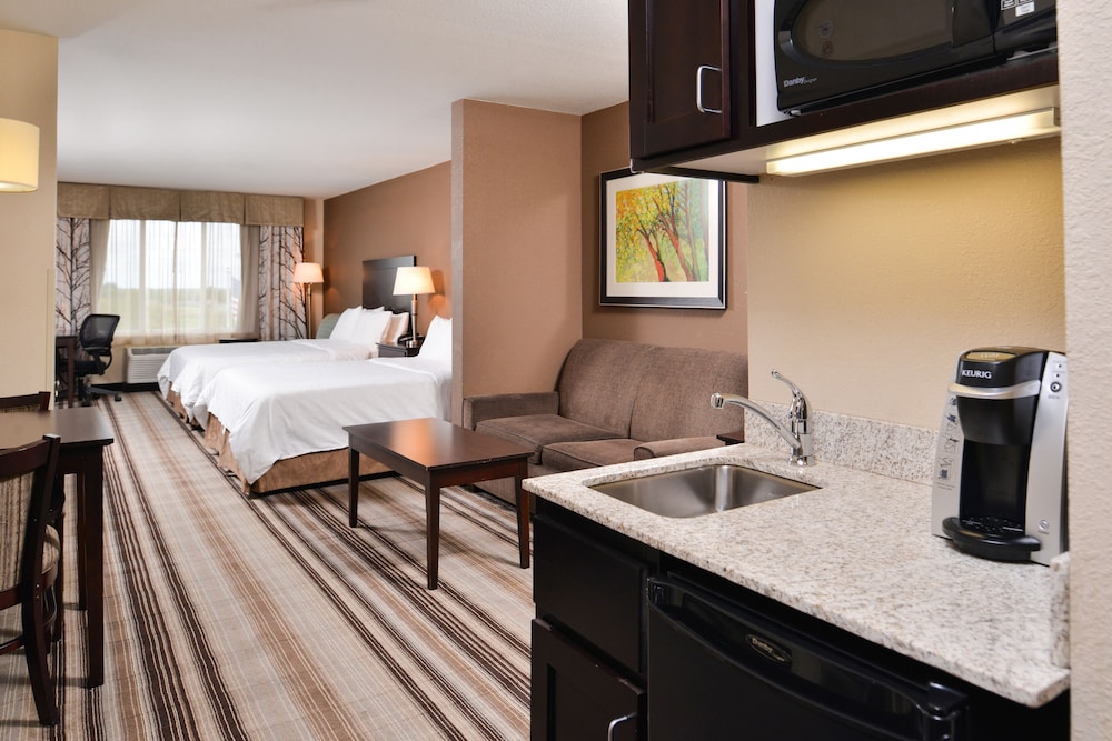 Holiday Inn Express Hotel And Suites Emporia Northwest 15/45