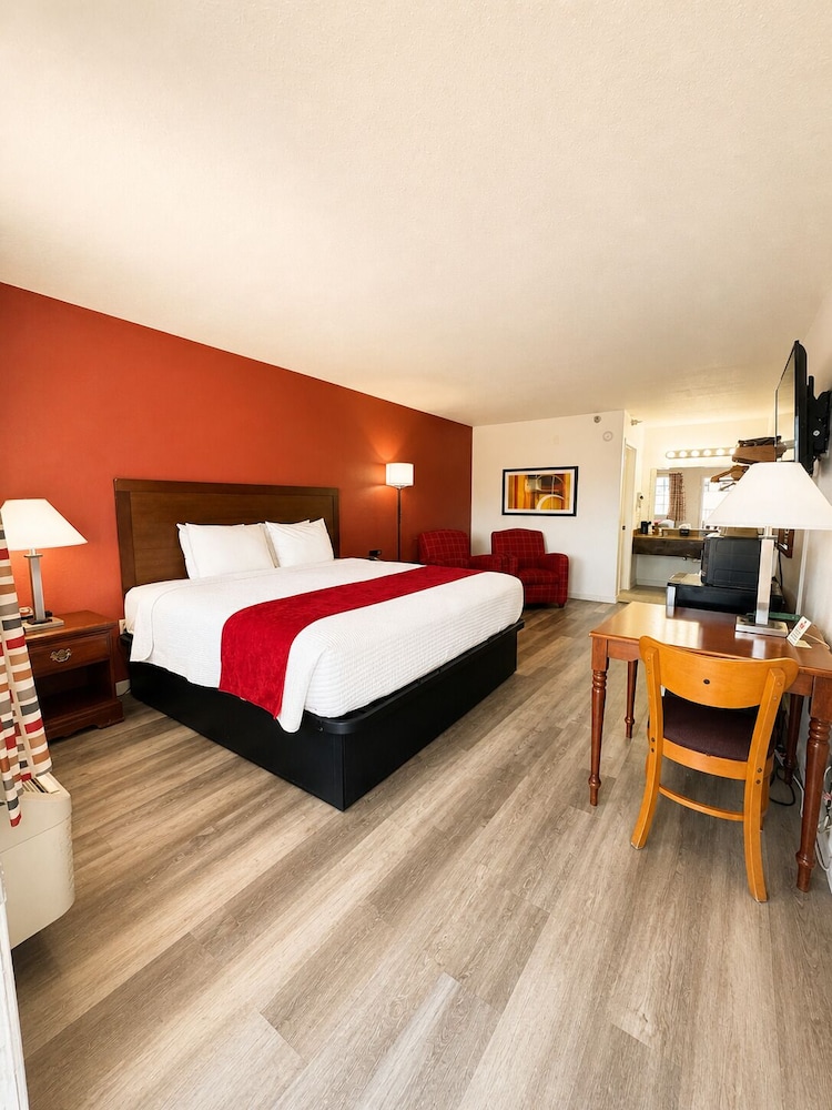 ROOM, KING BED