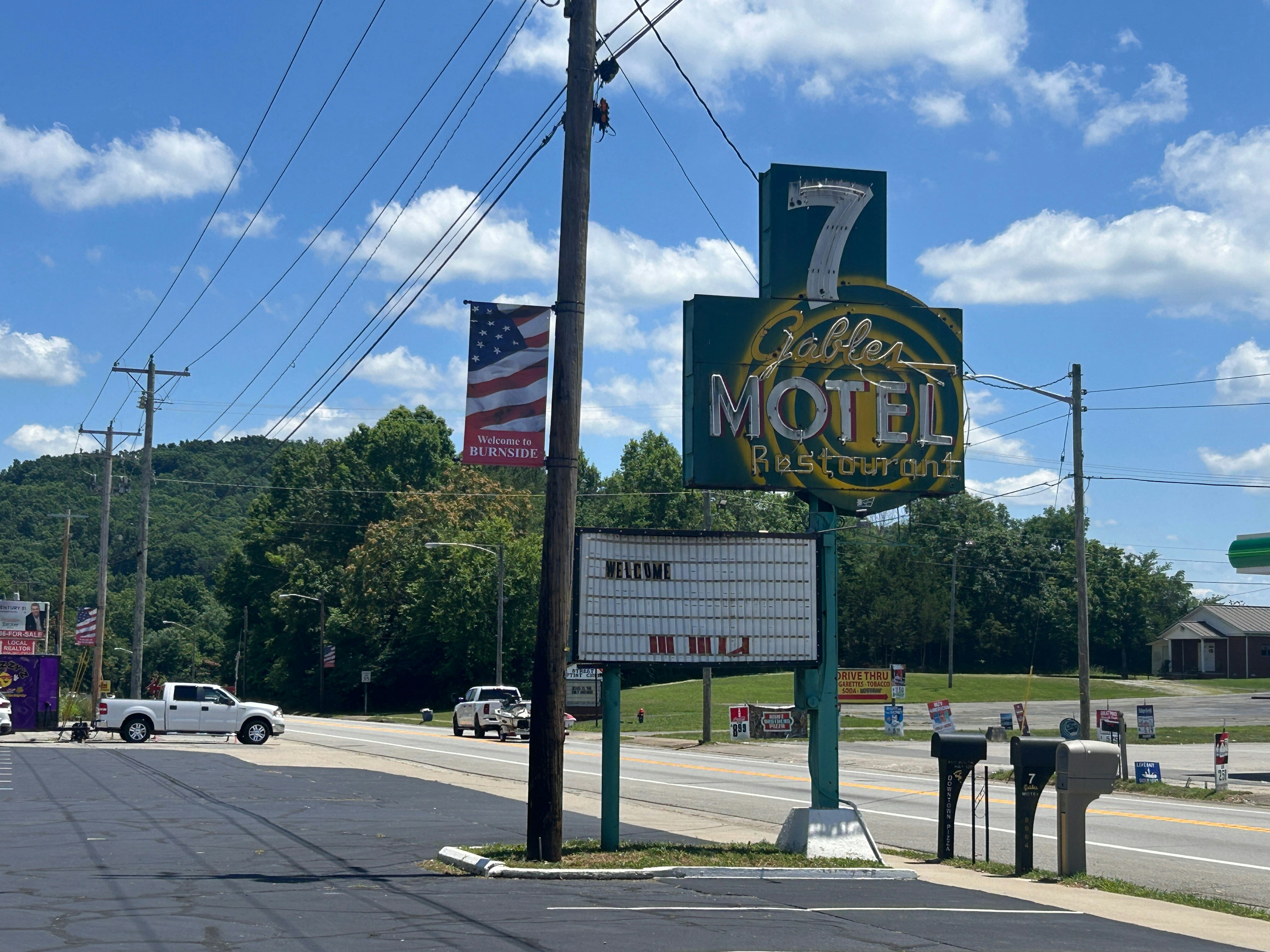 7 Gables Motel Burnside Near Somerset US 27 24/36