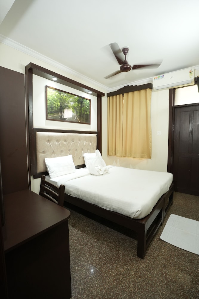 SUITE, NO BALCONY