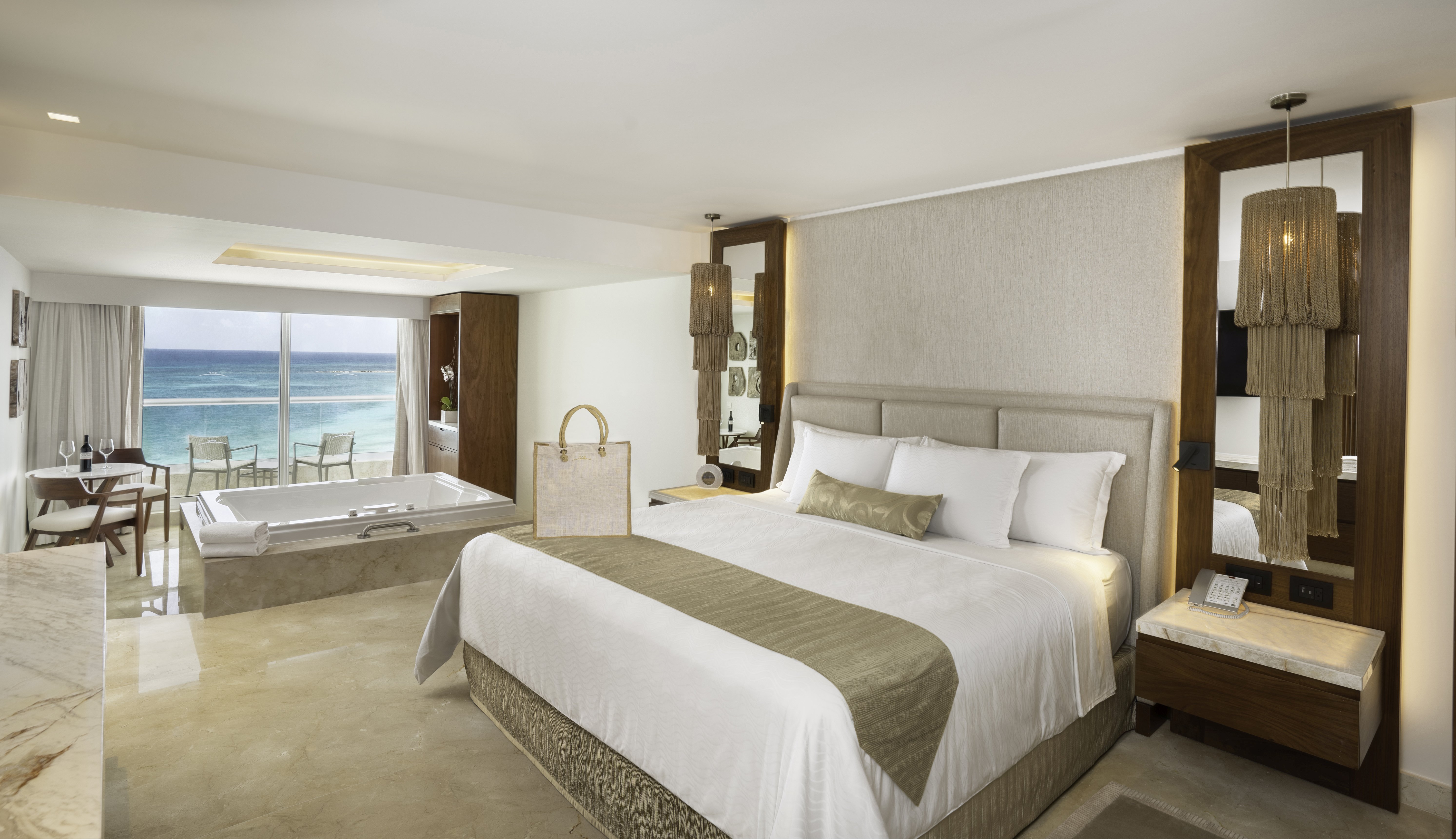 Honeymoon, Superior, Suite