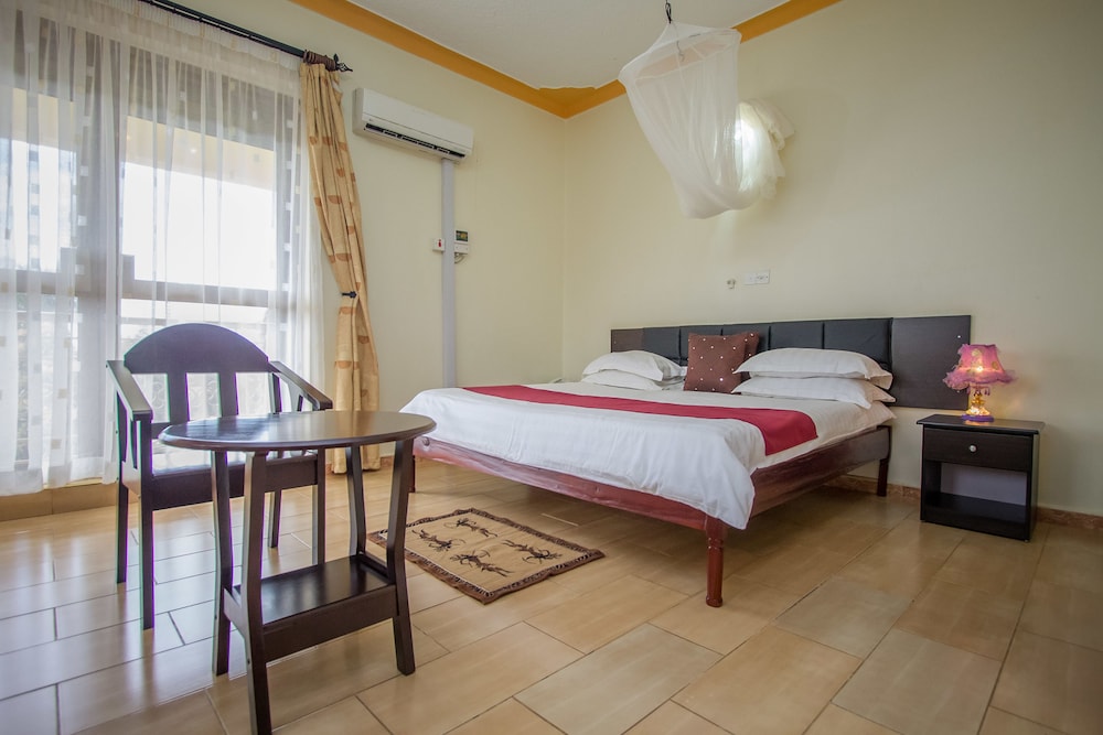 Askay Hotel Suites Entebbe 4/43