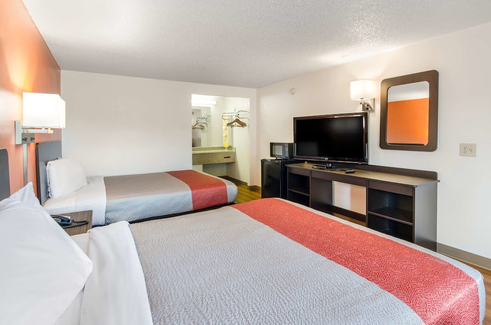 Motel6 Salem, VA 22/52