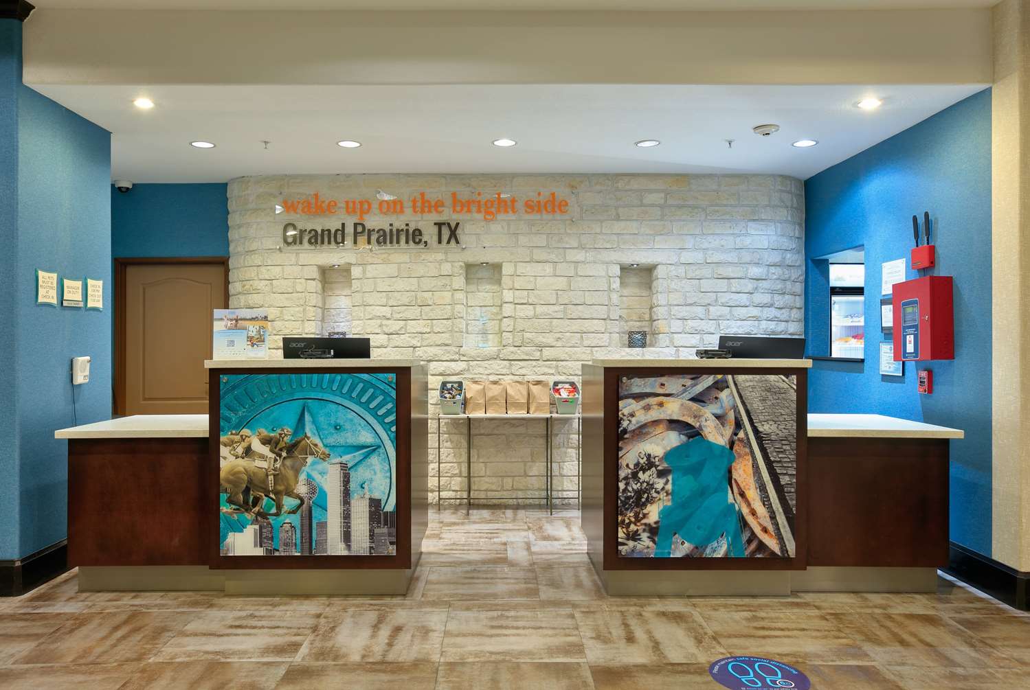 La Quinta Inn & Suites by Wyndham Dallas Grand Prairie South 15/44