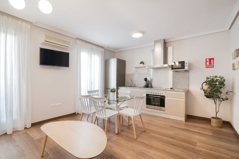 Apartamentos Roisa Centro 46/72