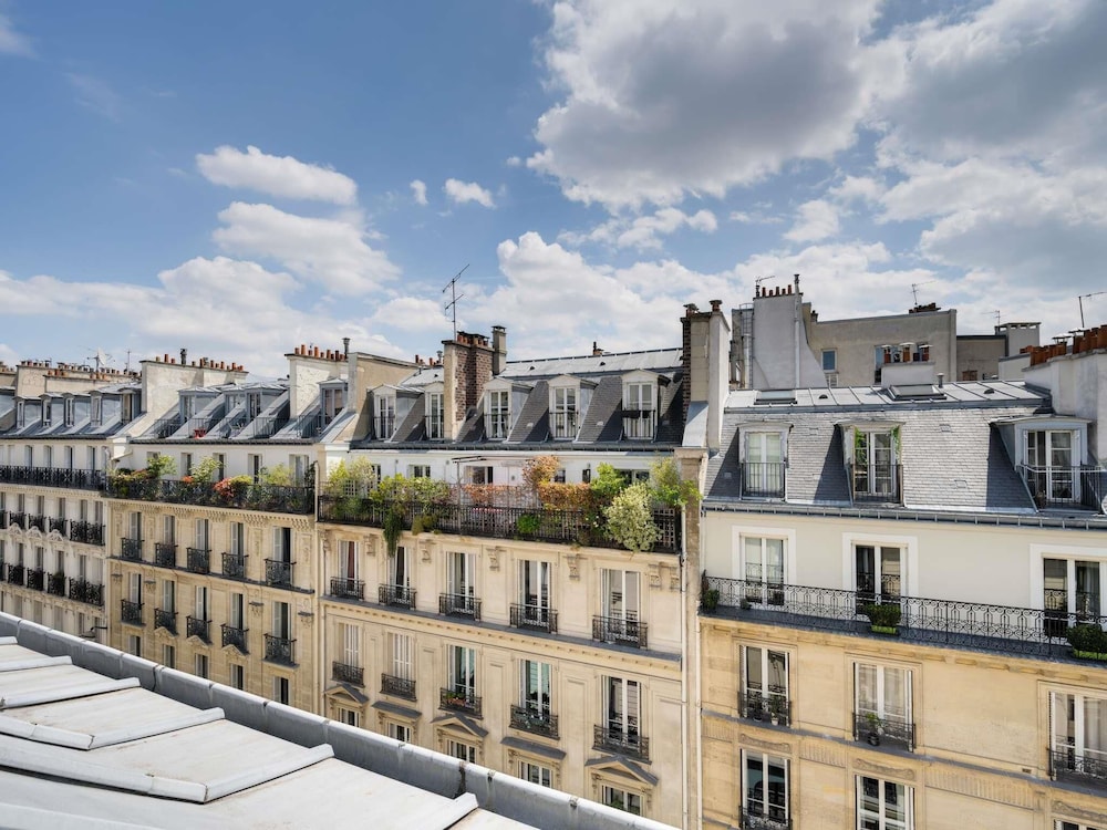 Ibis Styles Paris Cadet Lafayette 5/50