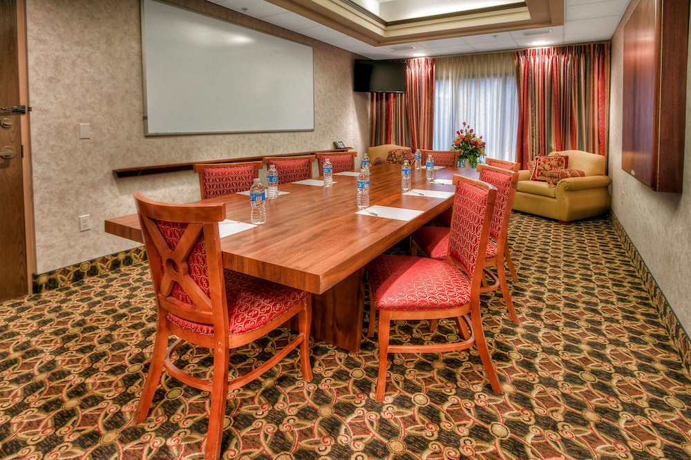 Hampton Inn Marion, NC 24/28