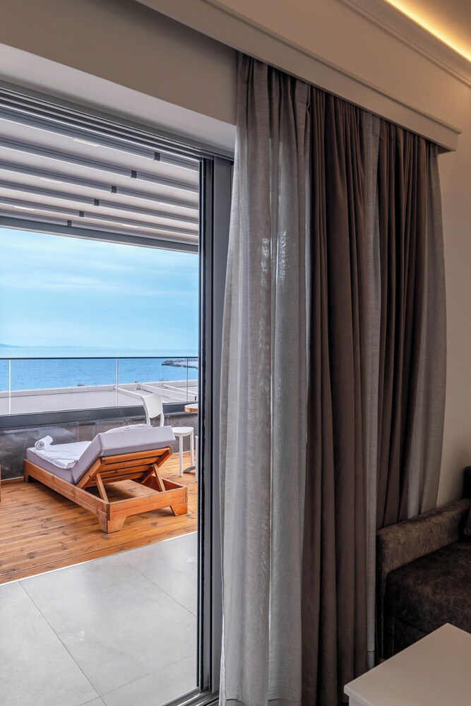 جناح بسرير مزدوج بإطلالة على البحر مع أريكة، Vila Era Beach 9/10