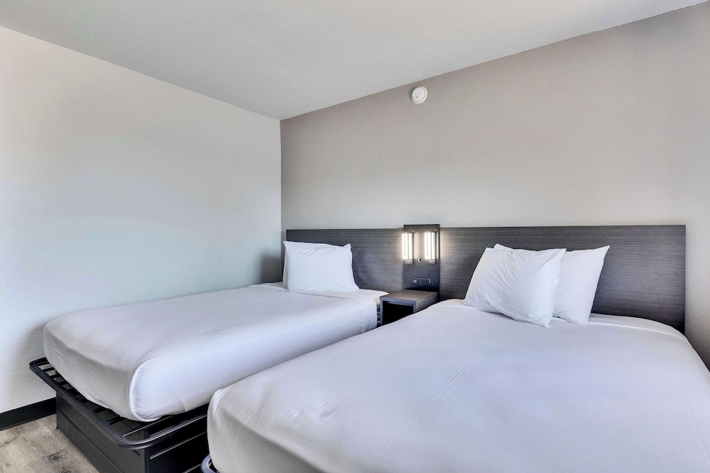 Motel6 Austin, TX - Airport - South 37/58