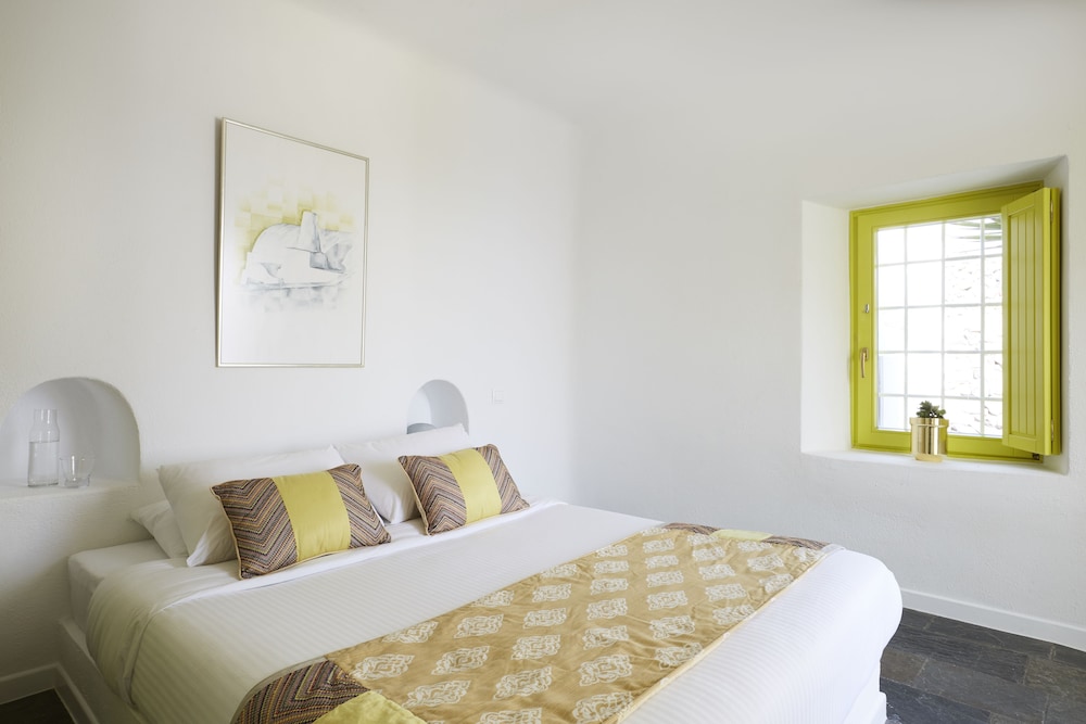 3 BEDROOMS, VILLA