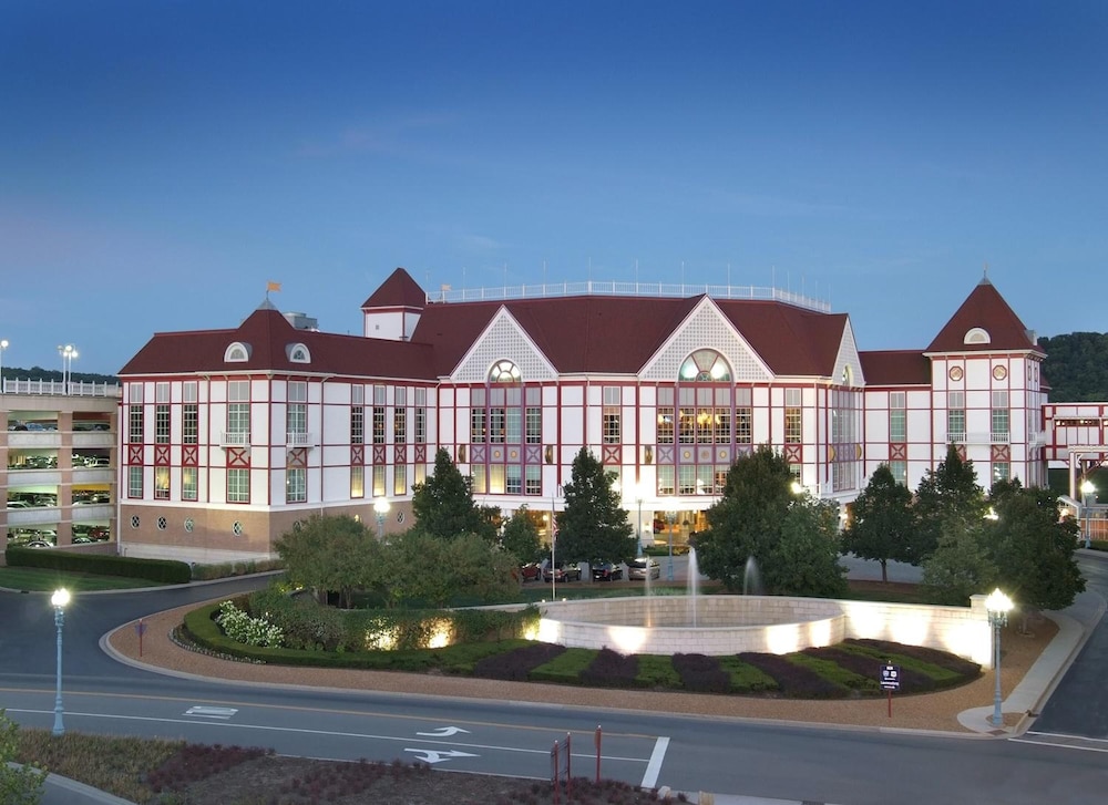 Hollywood Casino Hotel 1/37