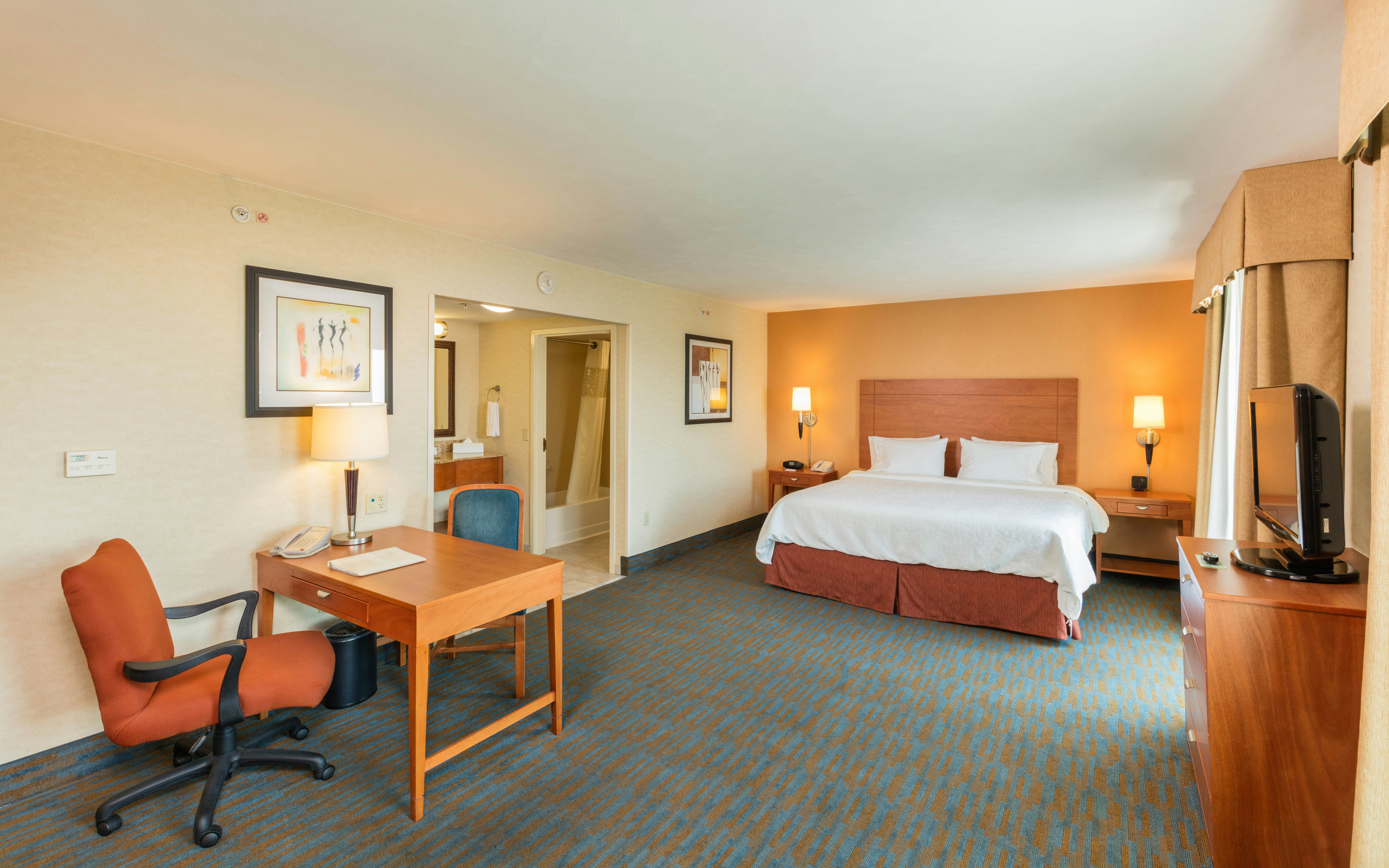 STUDIO, SUITE, KING BED
