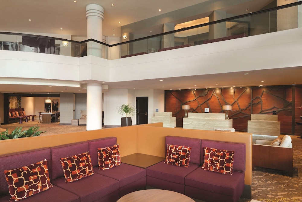 Lobby at Hilton East Brunswick Hotel Executive Meeting Center, EAST BRUNSWICK - NJ