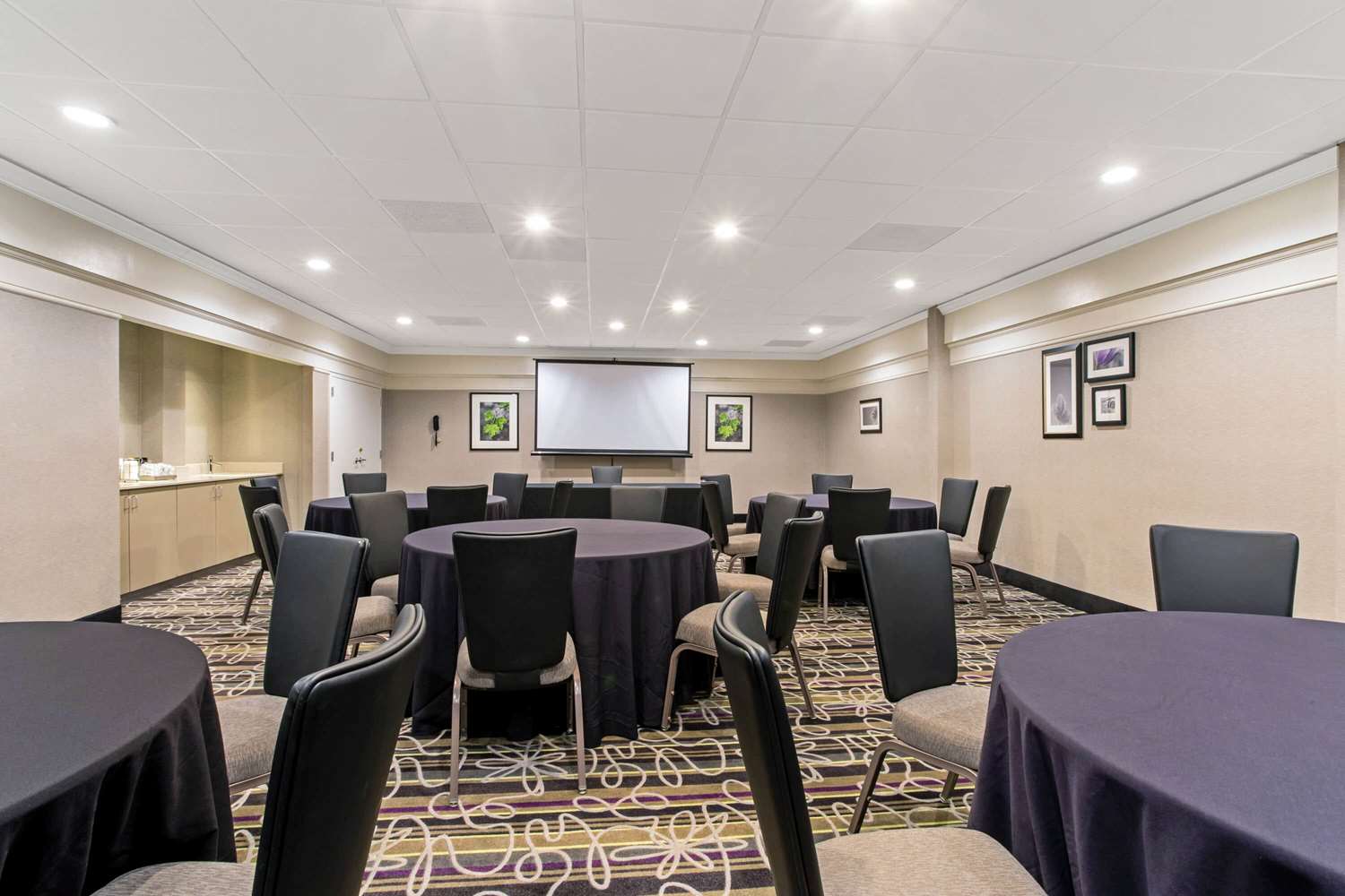 La Quinta Inn & Suites by Wyndham Boston Andover 24/26