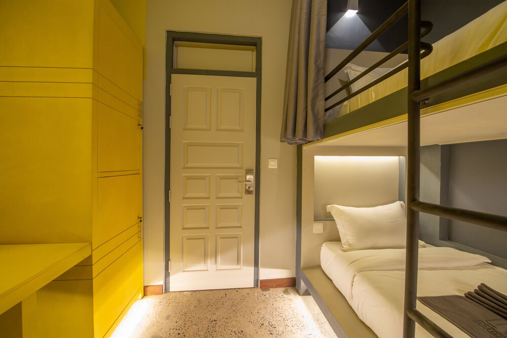 ROOM, TWIN BEDS, SHARED BATHROOM