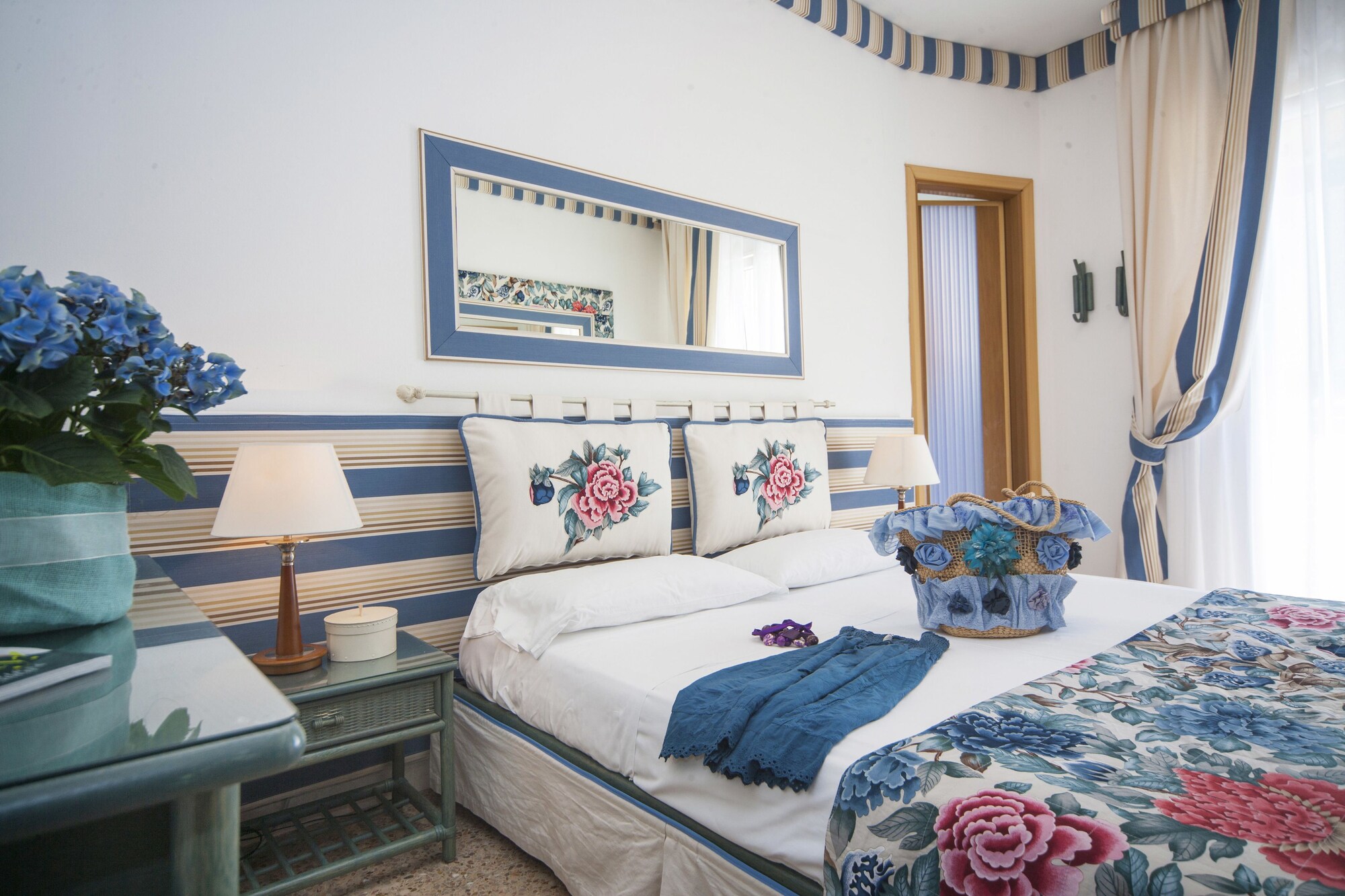 1 BEDROOM, CLASSIC, QUADRUPLE, BALCONY