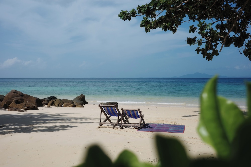 Phi Phi Relax Beach Resort 69/71