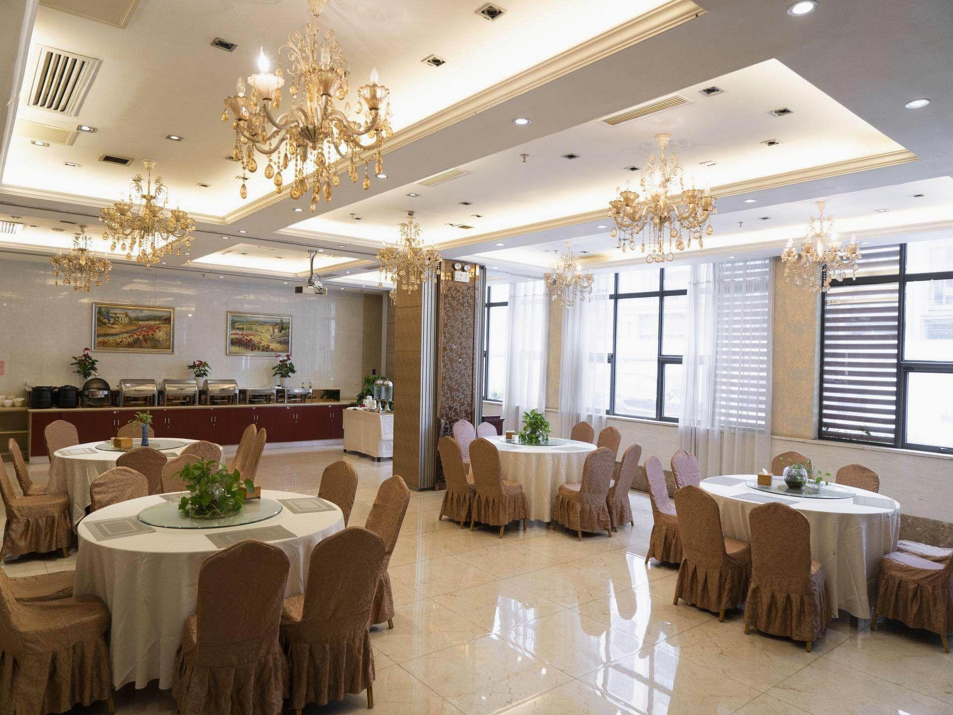 Vienna Hotel (Jiangyin Qishan Road) 27/28