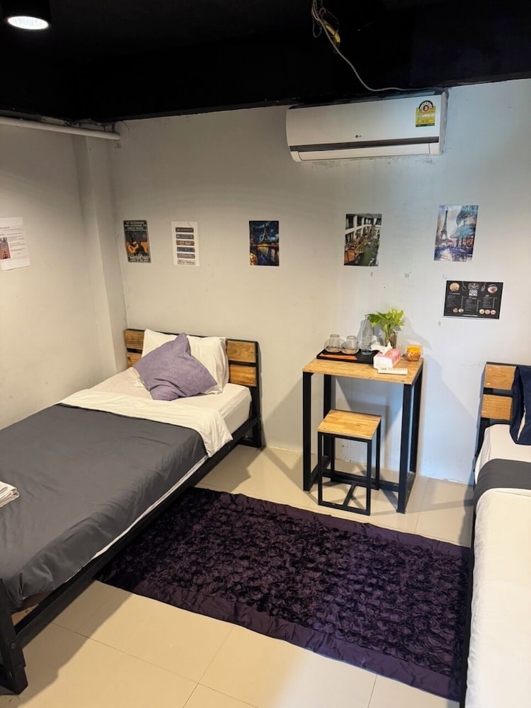 Economy, Twin Beds
