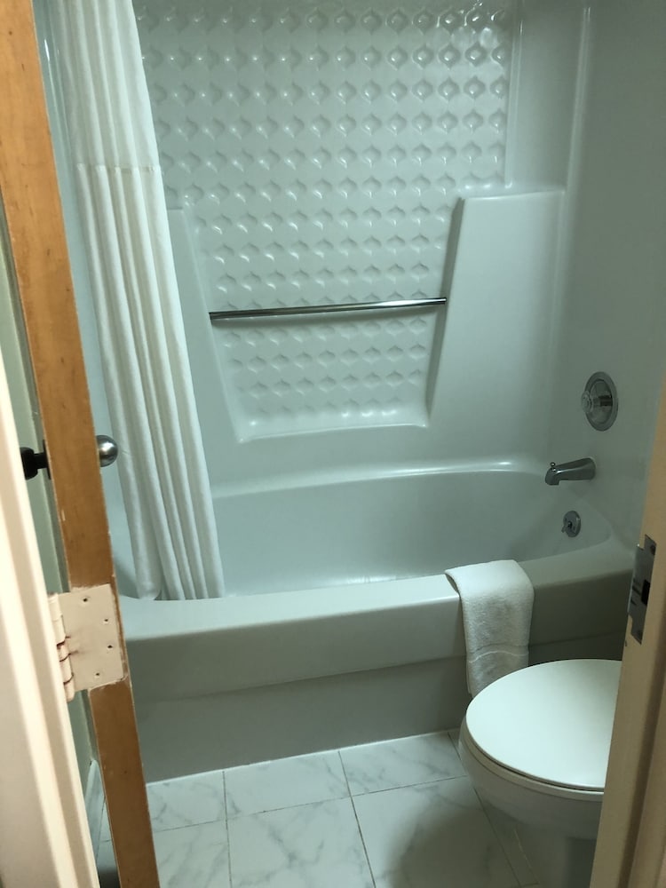 Econo Lodge Metro 9/36
