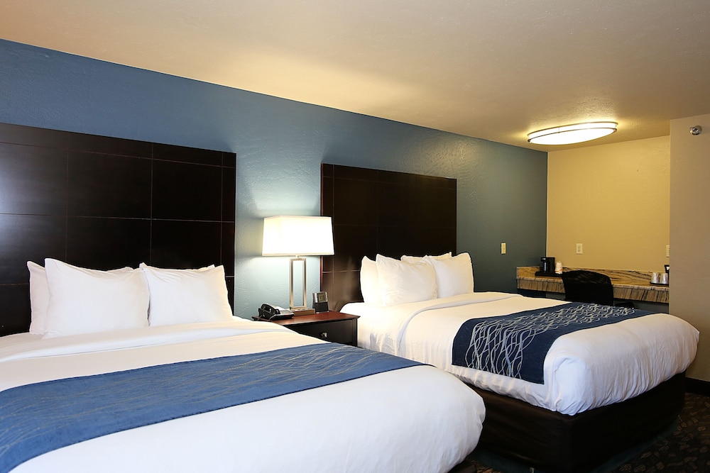 Comfort Inn & Suites Ashland, OR 6/40